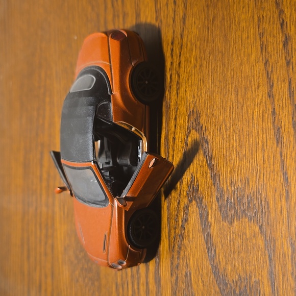 Orange bentley car - Picture 4 of 4